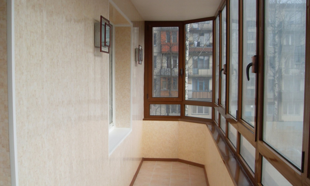Обшивка балконов и лоджий панелями ПВХ